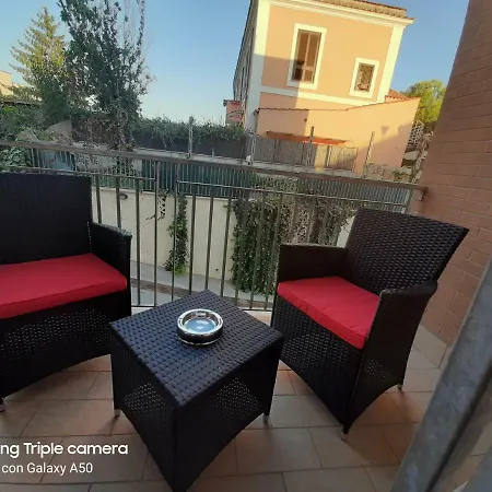 Hillary E Vale * Rom