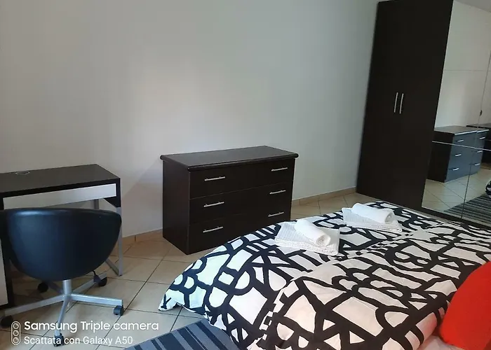 Pensión Hillary E Vale *