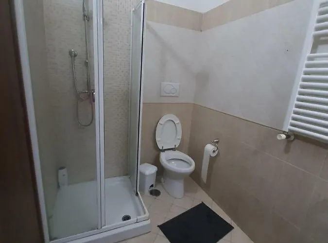 招待所 Hillary E Vale 罗马