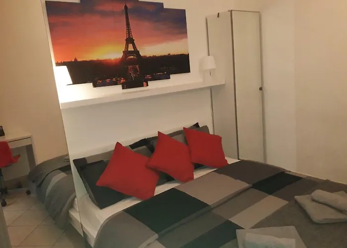 招待所 Hillary E Vale