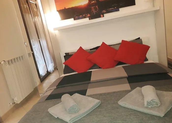 Hillary E Vale Pensión *