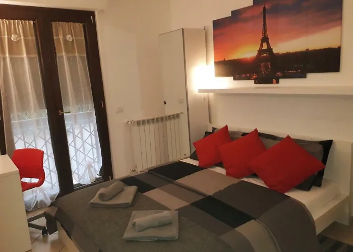 招待所 Hillary E Vale