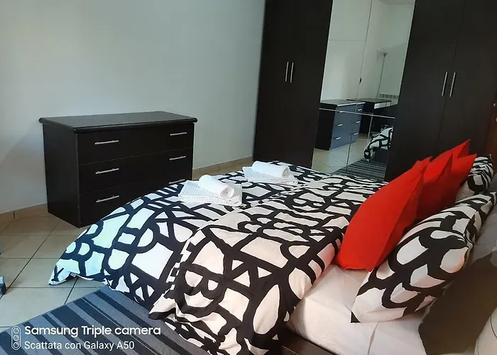 Hillary E Vale * 罗马