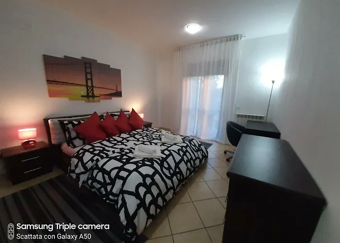 Hillary E Vale 罗马