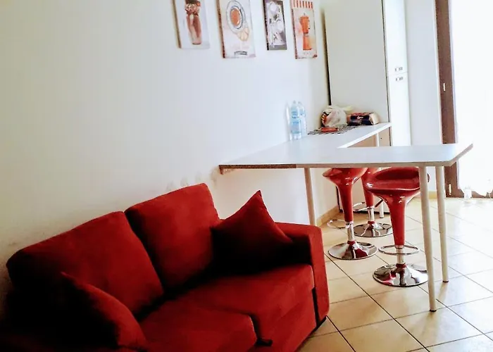 Hillary E Vale Pensión *