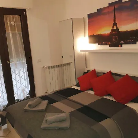 ゲストハウス Hillary E Vale