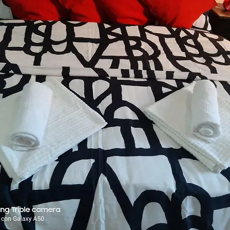 Hillary E Vale ローマ